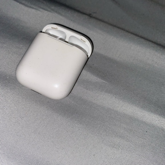 Air pod 1 case only - Picture 5 of 8